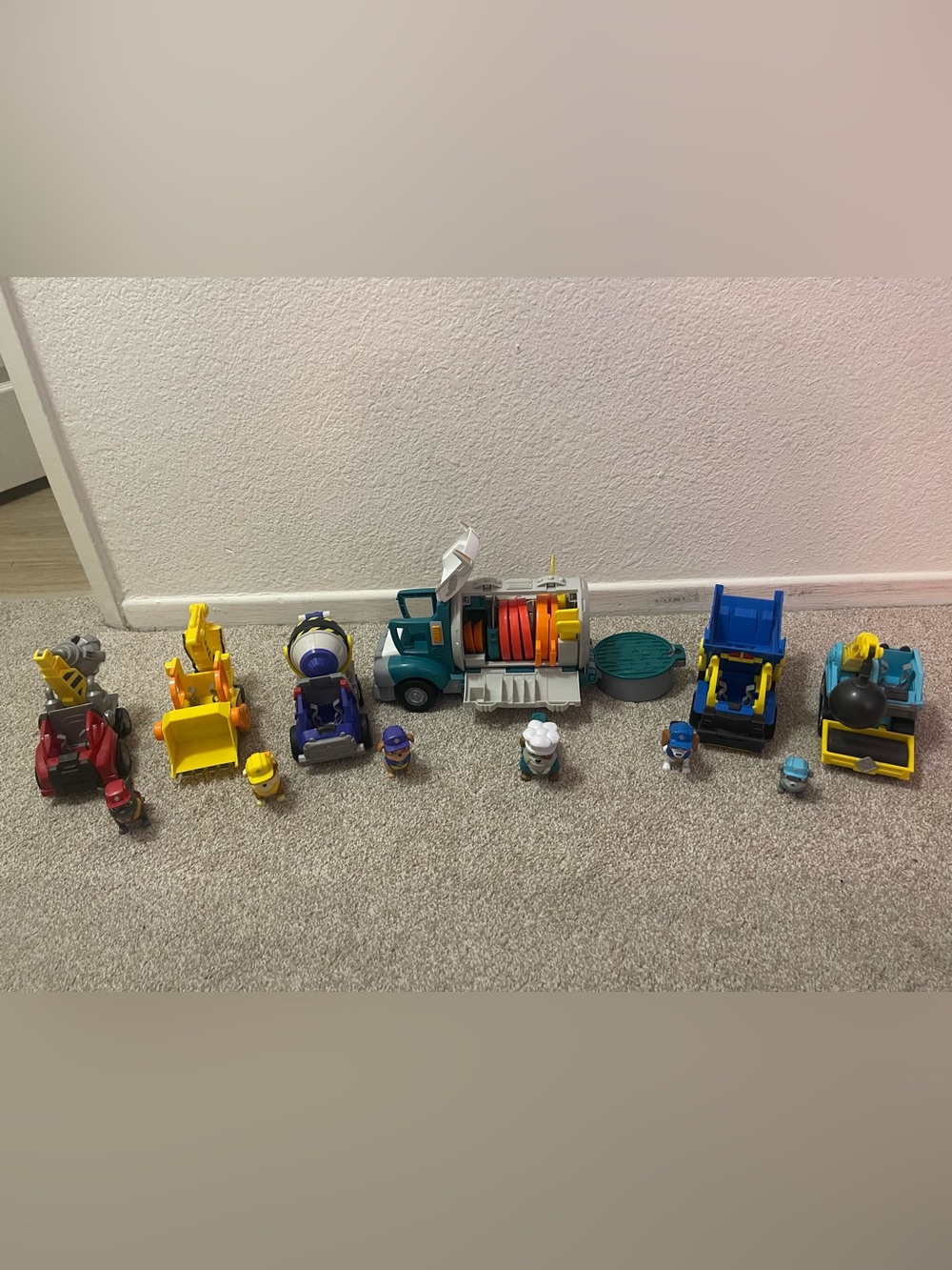 Paw Patrol Rubble and Crew Set including Complete Grandpa Gravel and Food Truck